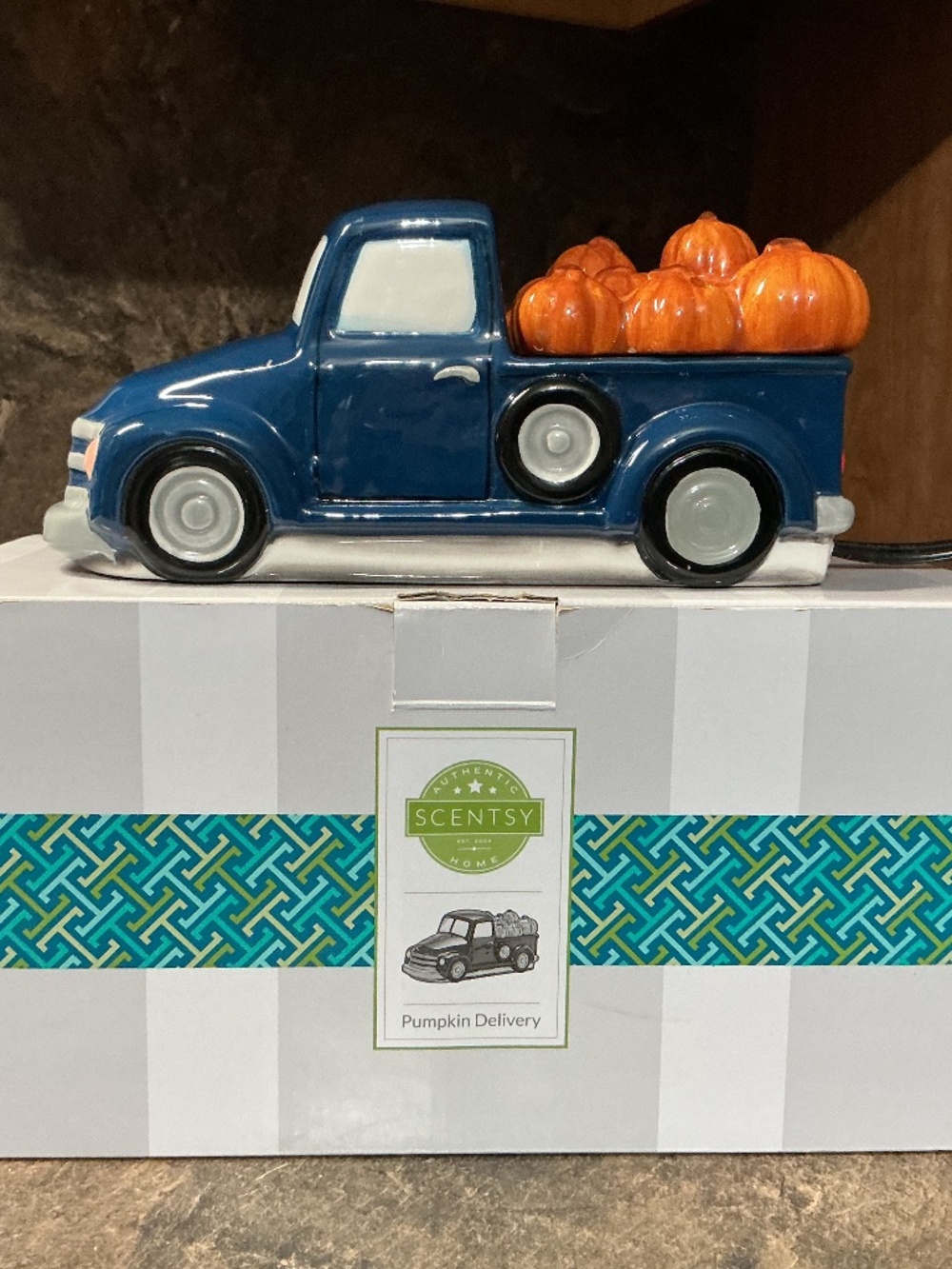 Scentsy “Pumpkin Delivery” Retro Blue Truck Warmer